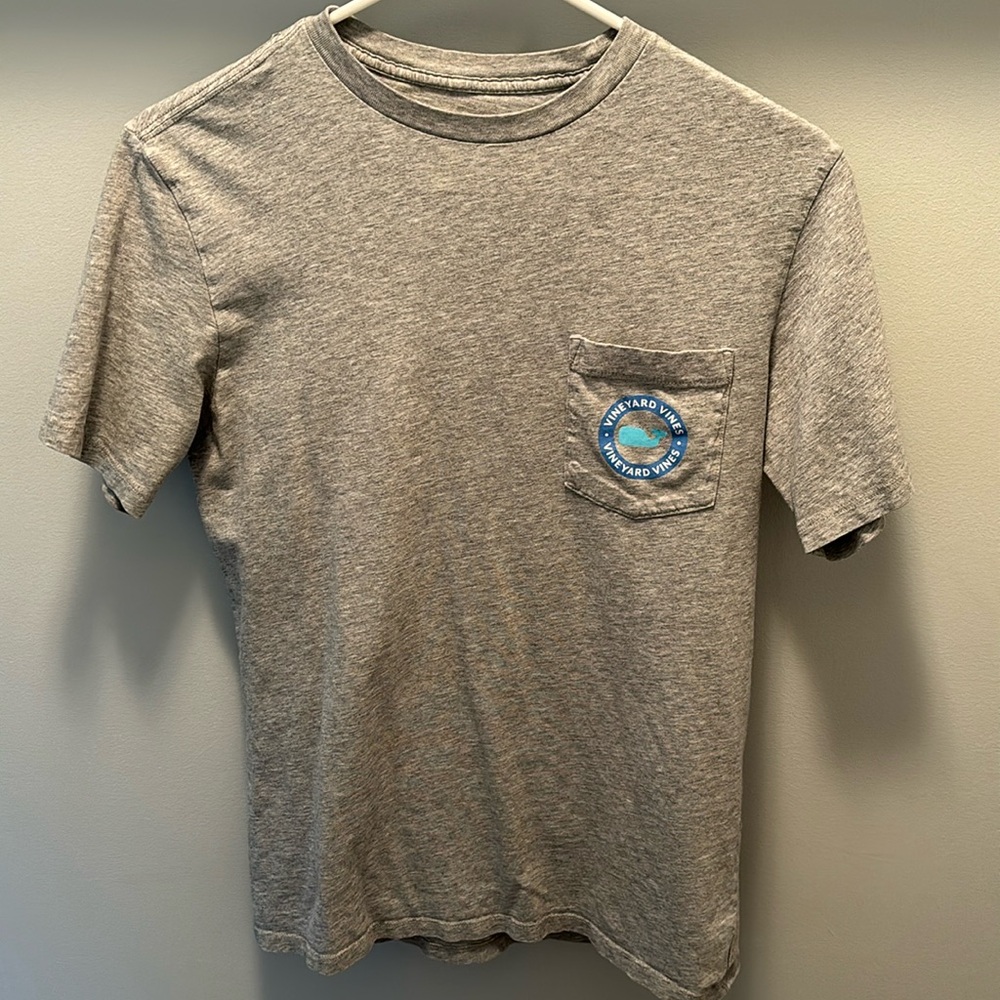 Vineyard vines, mens xs, grey t-shirt in good condition. 100% cotton.